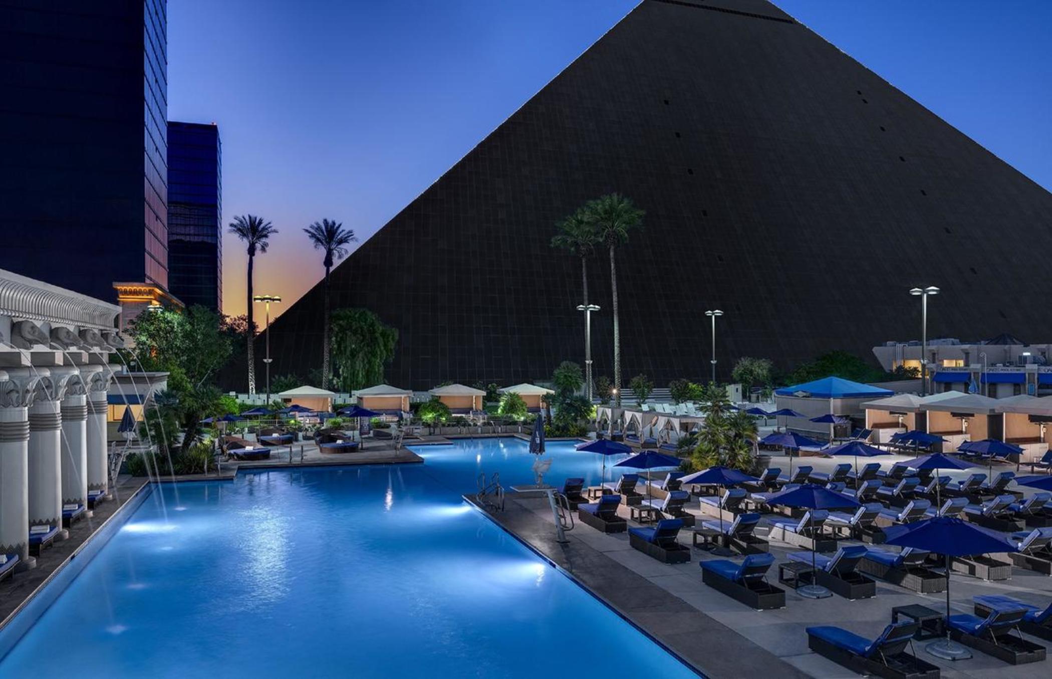 Hotel Luxor Las Vegas Exterior foto