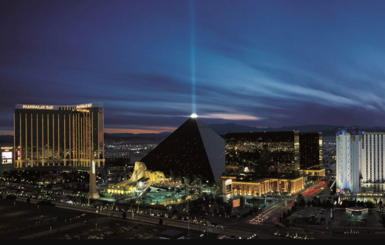 Hotel Luxor Las Vegas Exterior foto